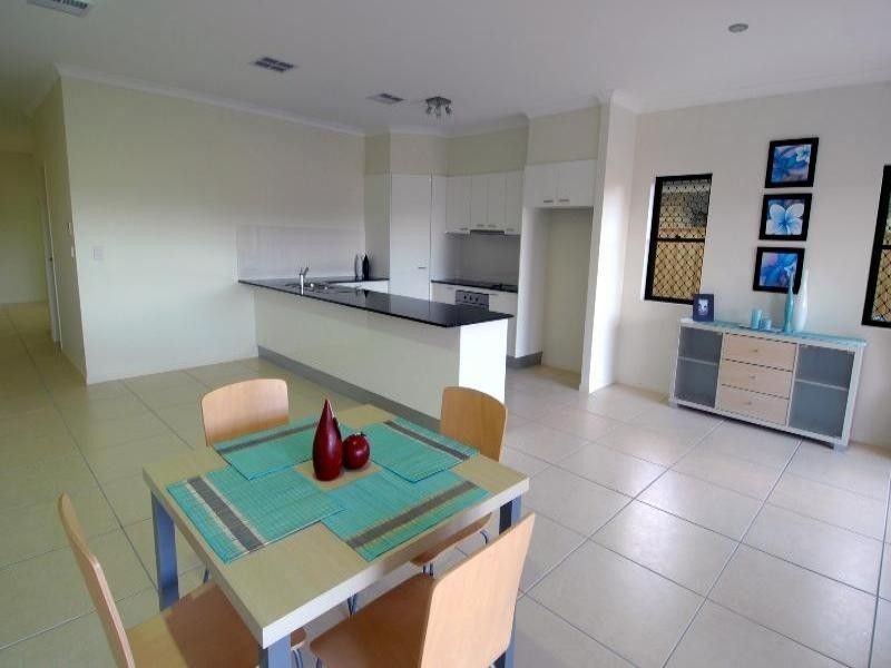 1/4 Andrew Avenue, Little Mountain QLD 4551