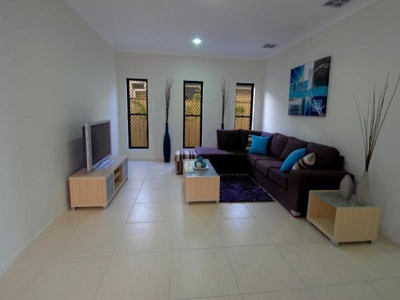 1/4 Andrew Avenue, Little Mountain QLD 4551