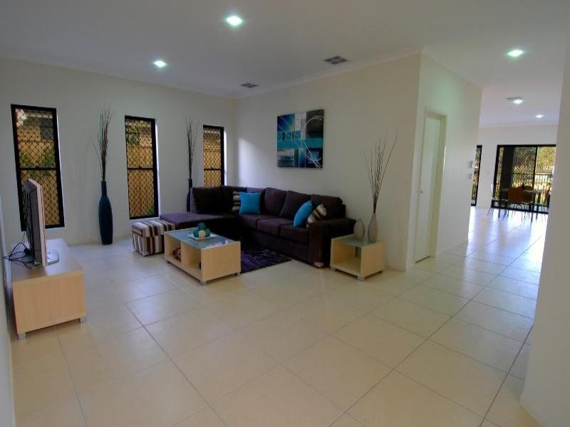 1/4 Andrew Avenue, Little Mountain QLD 4551