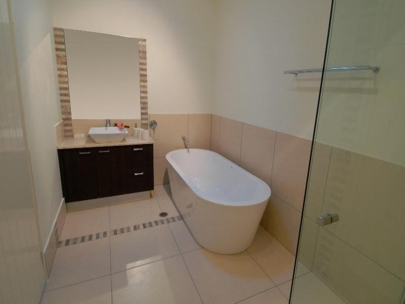 1/4 Andrew Avenue, Little Mountain QLD 4551