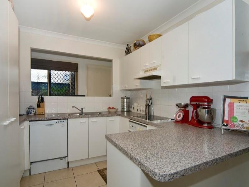 31 Lakeshore Place, Little Mountain QLD 4551