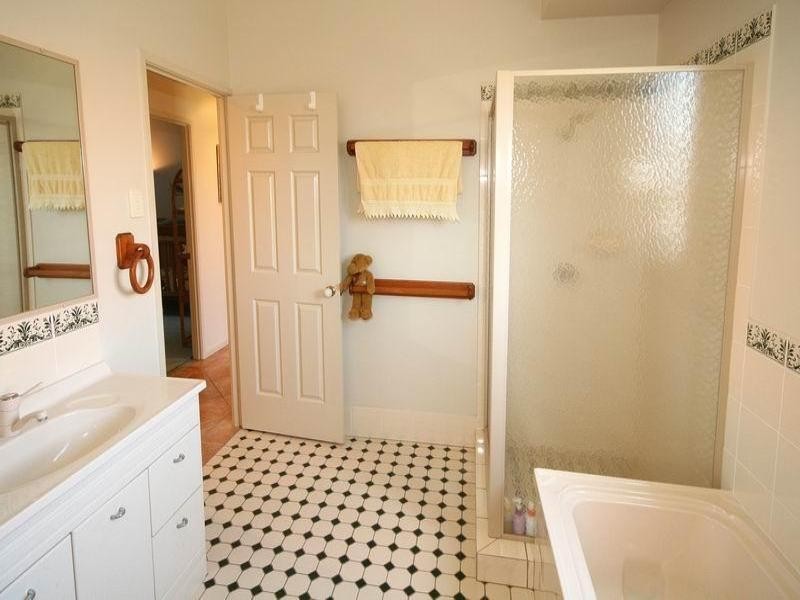 11 Phar Lap Court, Little Mountain QLD 4551