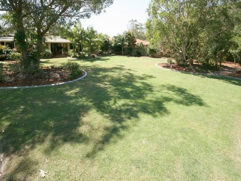 11 Phar Lap Court, Little Mountain QLD 4551