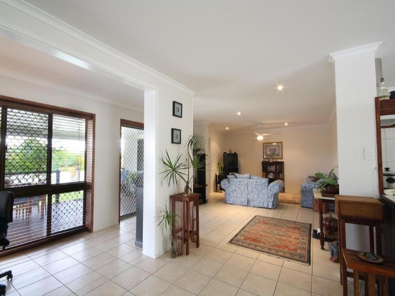 8 Browning Boulevard, Battery Hill QLD 4551