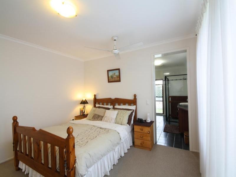 8 Browning Boulevard, Battery Hill QLD 4551