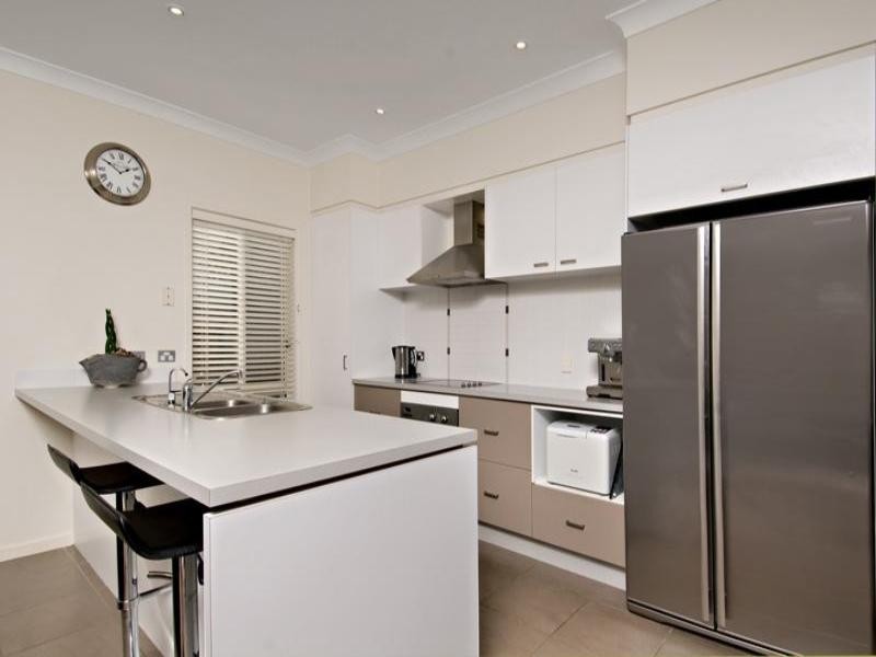 9 Tall Trees Way, Little Mountain QLD 4551