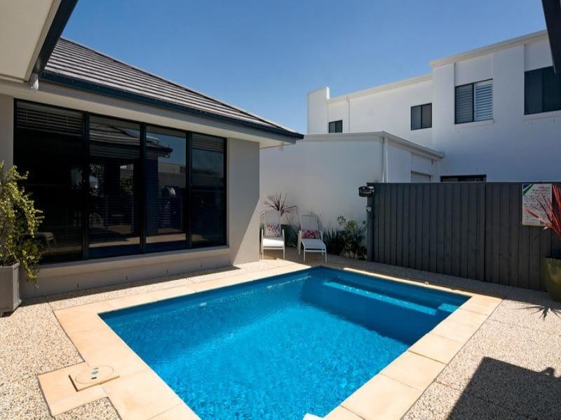 113 Grand Parade, Parrearra QLD 4575