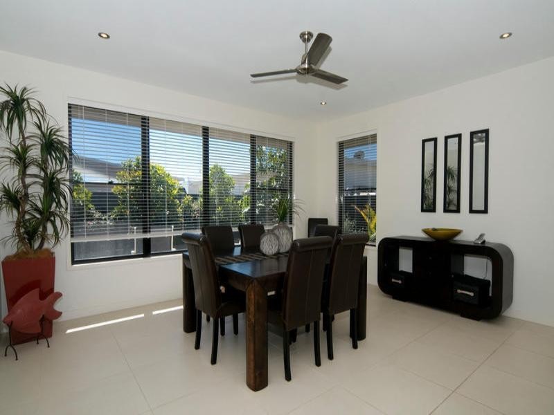 113 Grand Parade, Parrearra QLD 4575