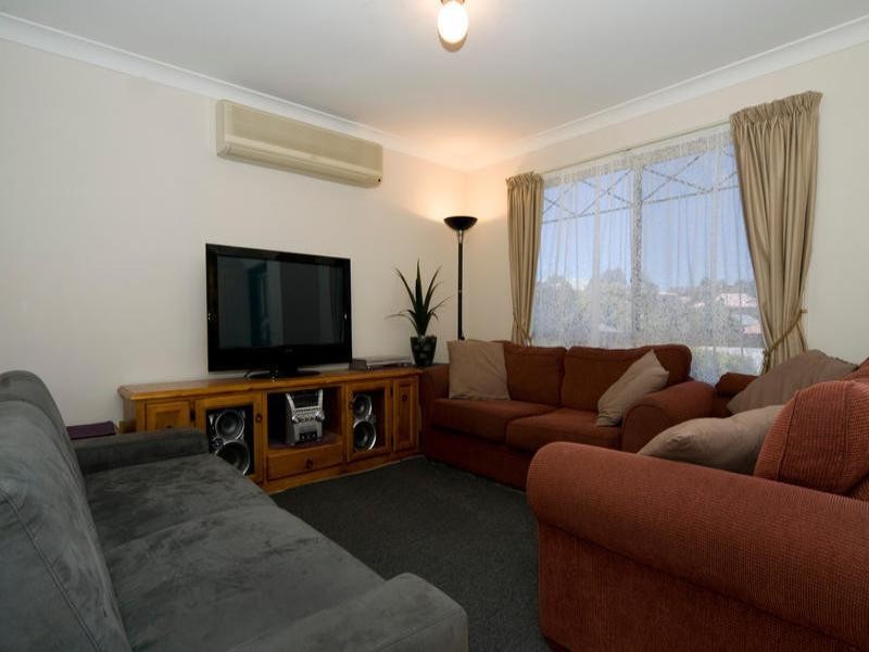 8 Mallee Close, Little Mountain QLD 4551