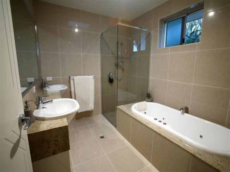 1 Waringa Court, Minyama QLD 4575