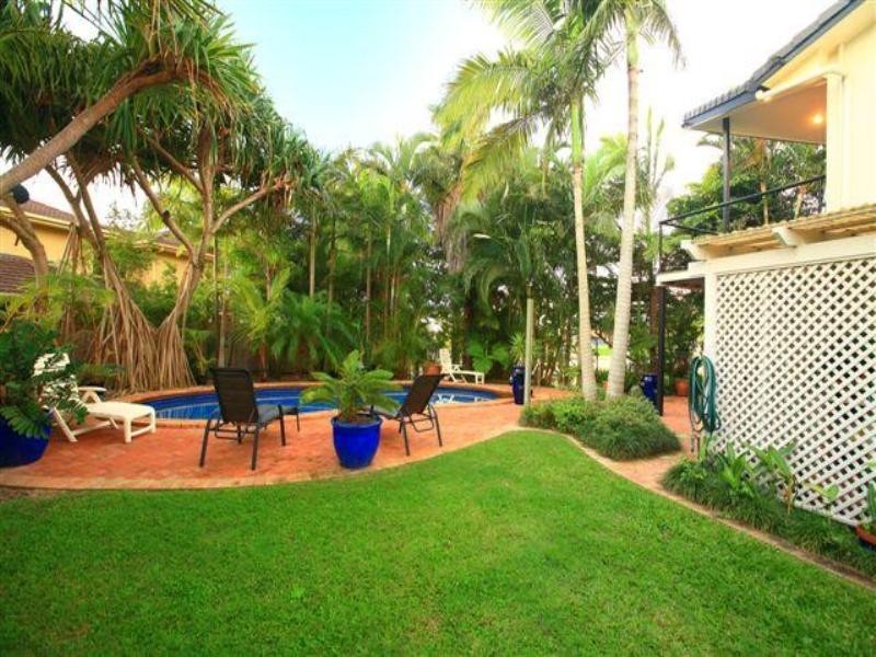 1 Waringa Court, Minyama QLD 4575