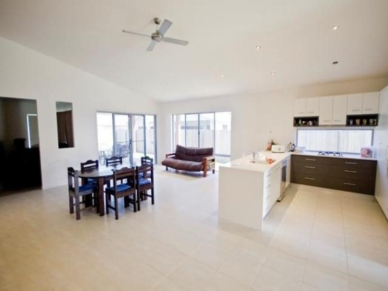 4 Silkpod Street, Meridan Plains QLD 4551