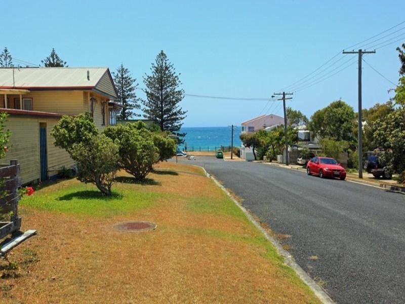 1 Cooroora Street, Dicky Beach QLD 4551