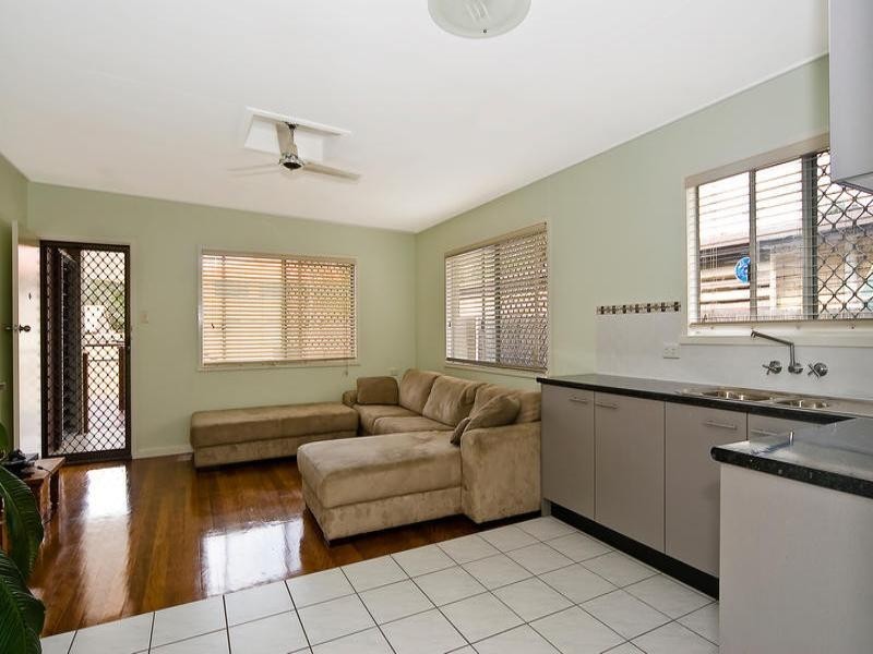 11 Glenray Avenue, Caloundra QLD 4551