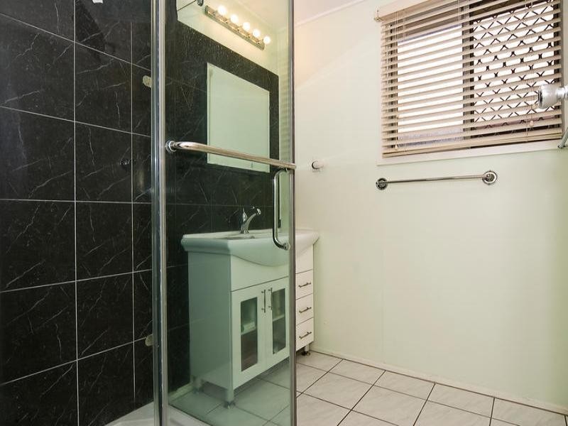 11 Glenray Avenue, Caloundra QLD 4551