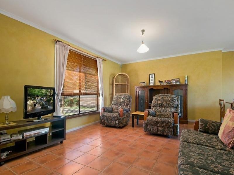 11 Milbong Street, Battery Hill QLD 4551