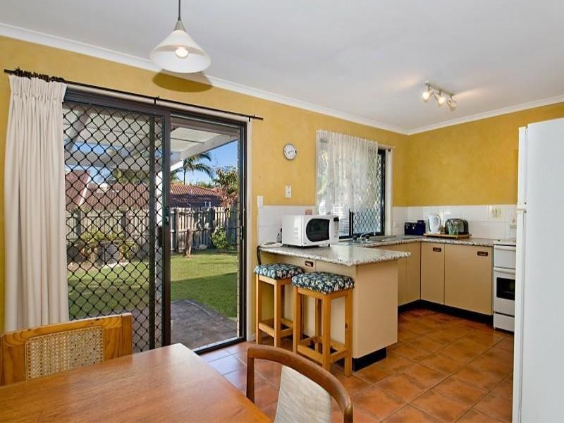 11 Milbong Street, Battery Hill QLD 4551