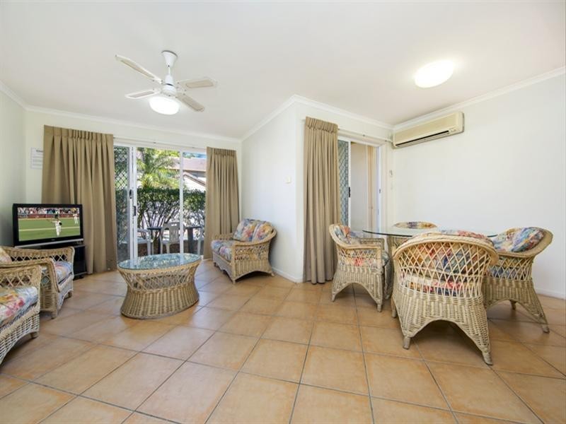 Unit 18 ‘Oaks Oasis’ 2 Landsborough Parade, Golden Beach QLD 4551