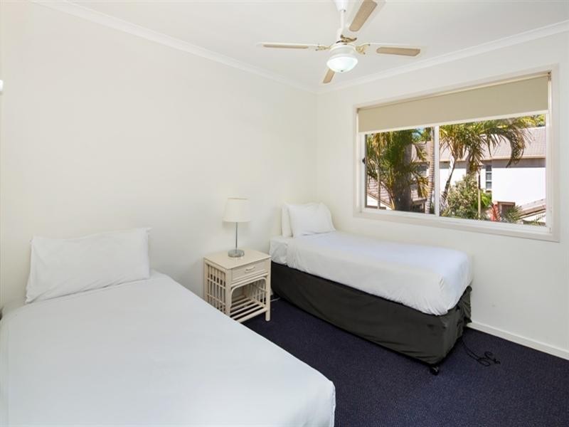 Unit 18 ‘Oaks Oasis’ 2 Landsborough Parade, Golden Beach QLD 4551