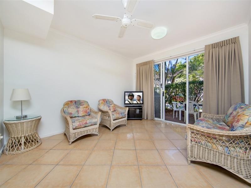 Unit 18 ‘Oaks Oasis’ 2 Landsborough Parade, Golden Beach QLD 4551