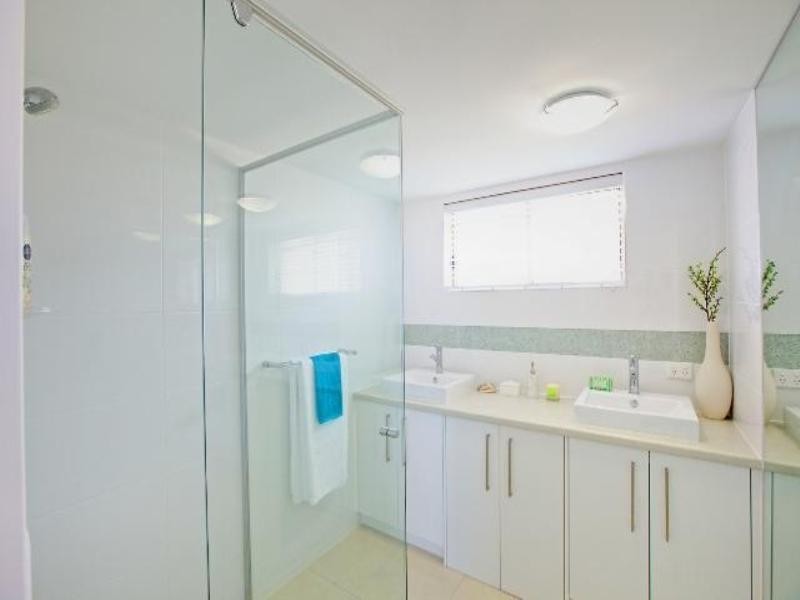 Unit 5 Seaview Apartments, 33 Maltman Street, Kings Beach QLD 4551