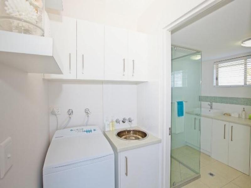 Unit 5 Seaview Apartments, 33 Maltman Street, Kings Beach QLD 4551