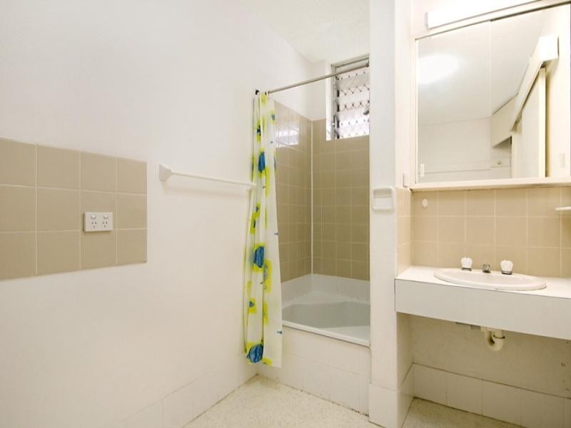 Unit 4 ‘Warringa Court’ 41 Moreton Parade, Kings Beach QLD 4551