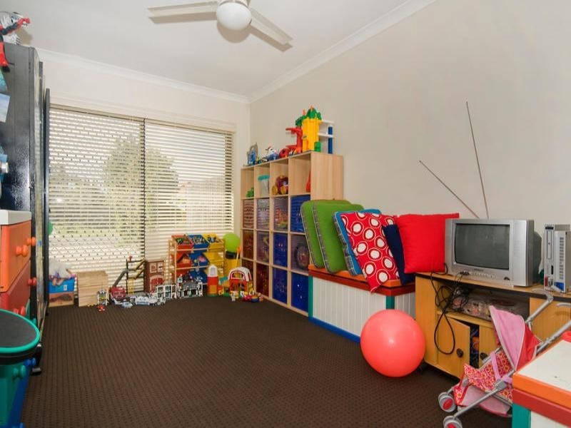 6 St James Court, Little Mountain QLD 4551