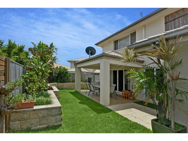 Unit 2 15 Liekefett Way, Little Mountain QLD 4551