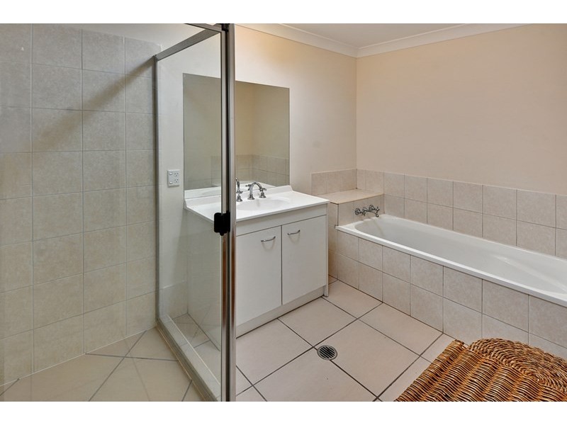 Unit 2 15 Liekefett Way, Little Mountain QLD 4551