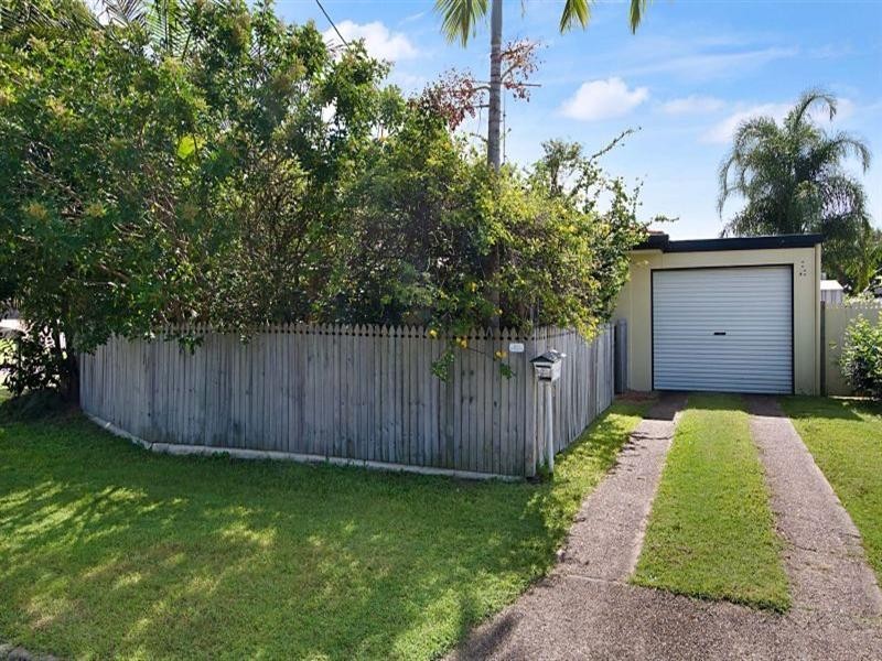 1 and 2/24 Birubi Street, Currimundi QLD 4551