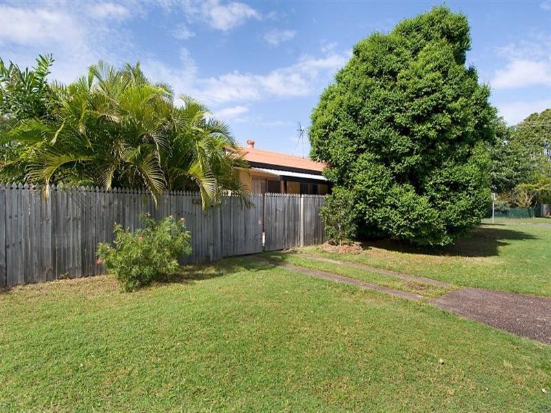 1 and 2/24 Birubi Street, Currimundi QLD 4551