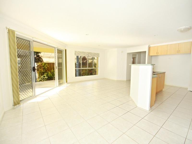 4 Bracken Place, Currimundi QLD 4551