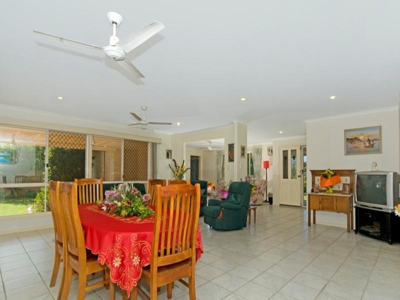 18 Kalowendha Avenue, Pelican Waters QLD 4551