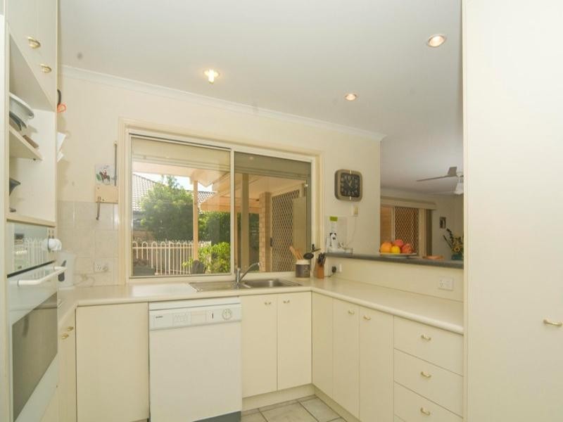 18 Kalowendha Avenue, Pelican Waters QLD 4551