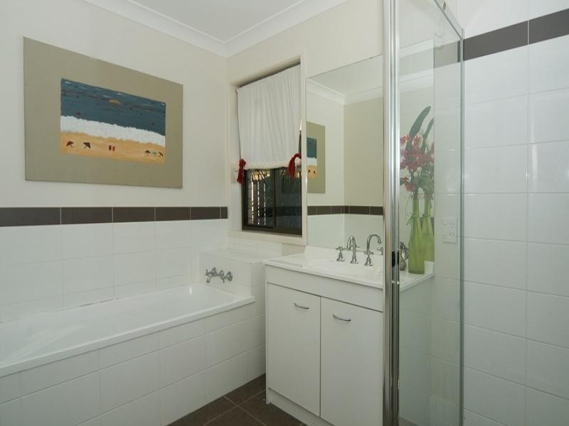 4 Jade Court, Little Mountain QLD 4551