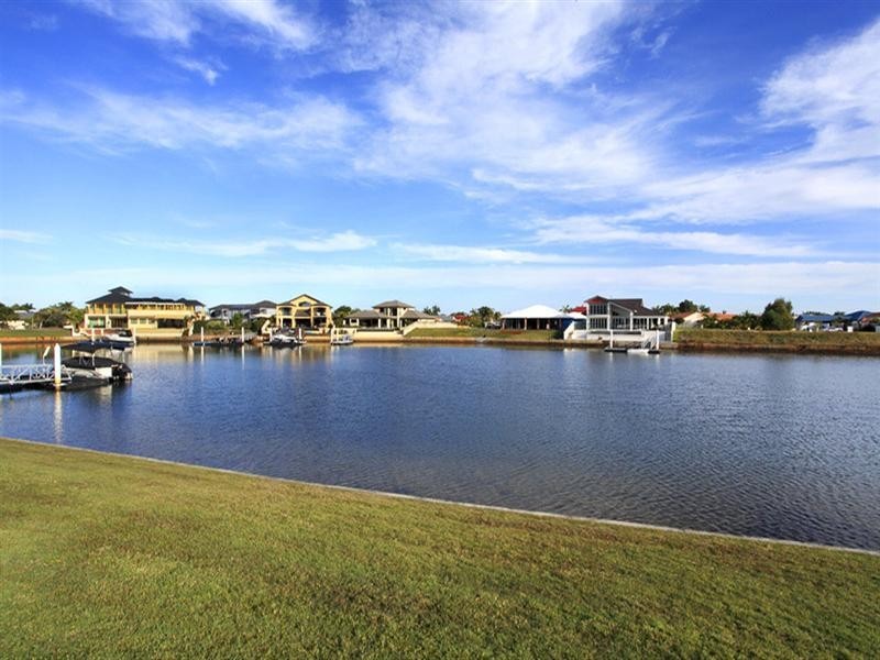 14 Sea Glint Place, Pelican Waters QLD 4551