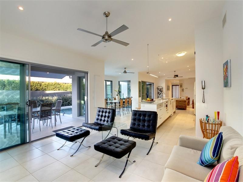 14 Sea Glint Place, Pelican Waters QLD 4551
