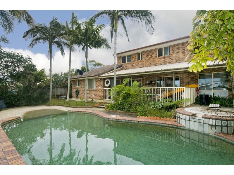 18 Enfield Crescent, Battery Hill QLD 4551