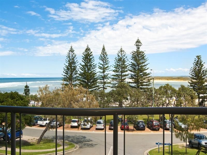 Unit 3 ‘Waterview’ 14 Bulcock Beach Esplanade, Caloundra QLD 4551