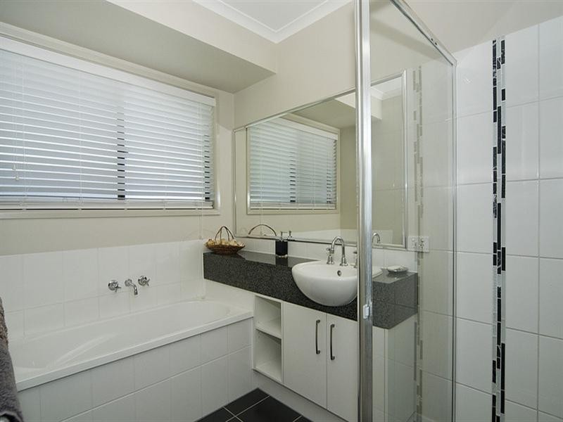1 Acaciabark Place, Little Mountain QLD 4551
