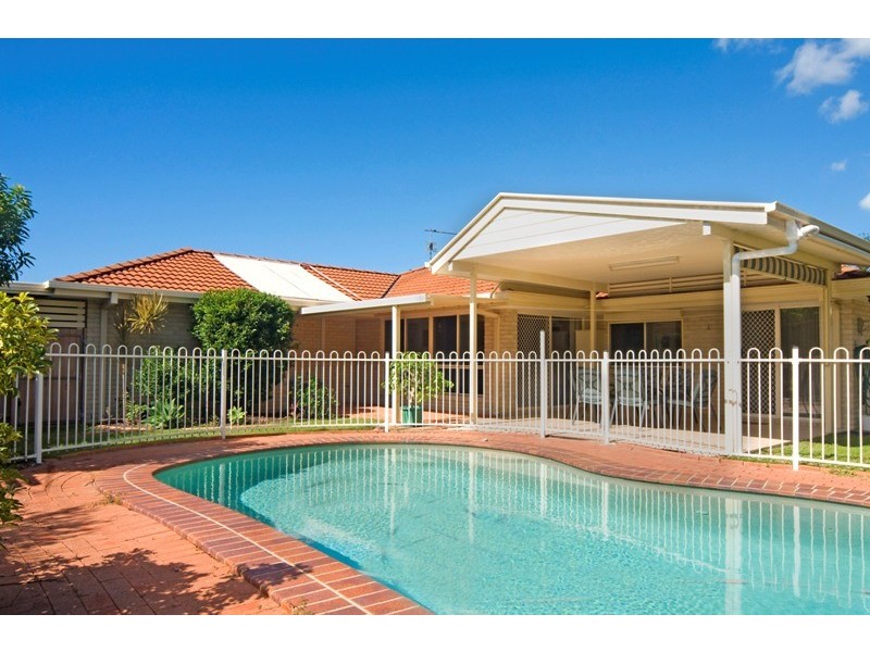 18 Kalowendha Avenue, Pelican Waters QLD 4551