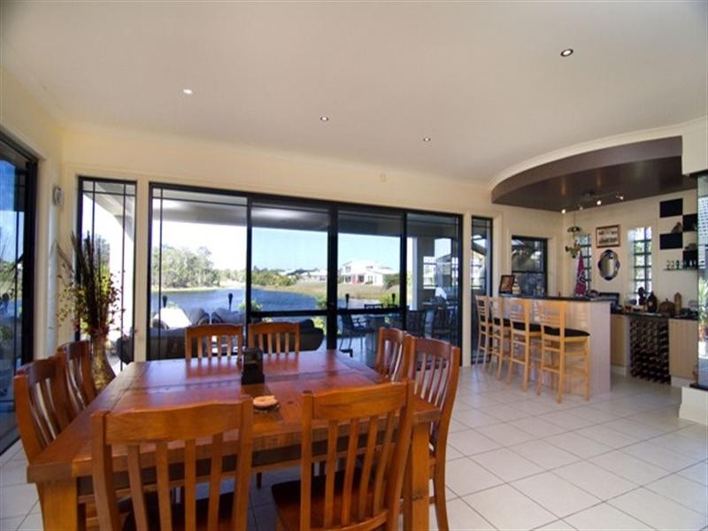 18 Wallaby Circuit, Pelican Waters QLD 4551