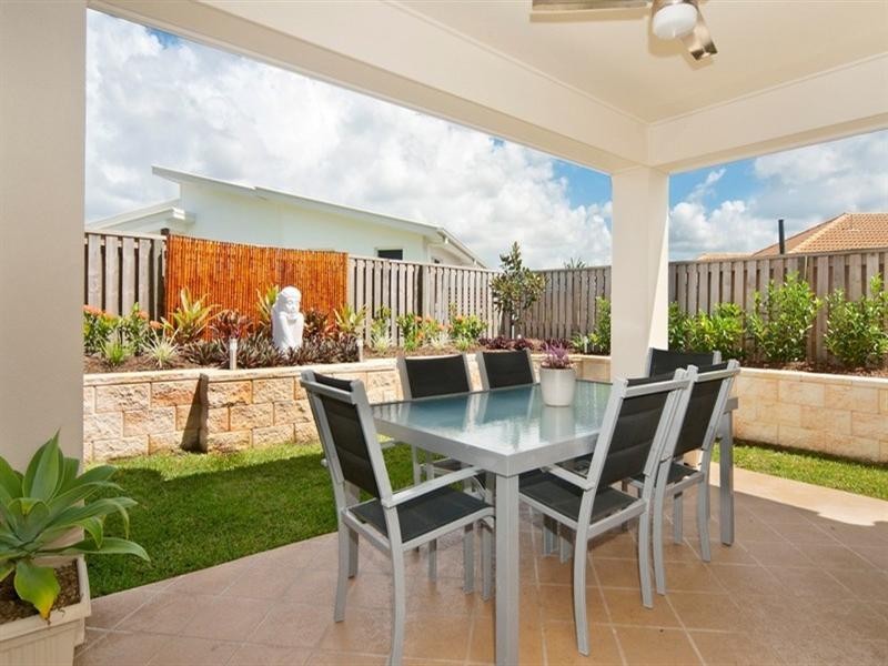 2/15 Liekefett Way, Little Mountain QLD 4551