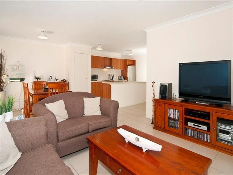 2/15 Liekefett Way, Little Mountain QLD 4551