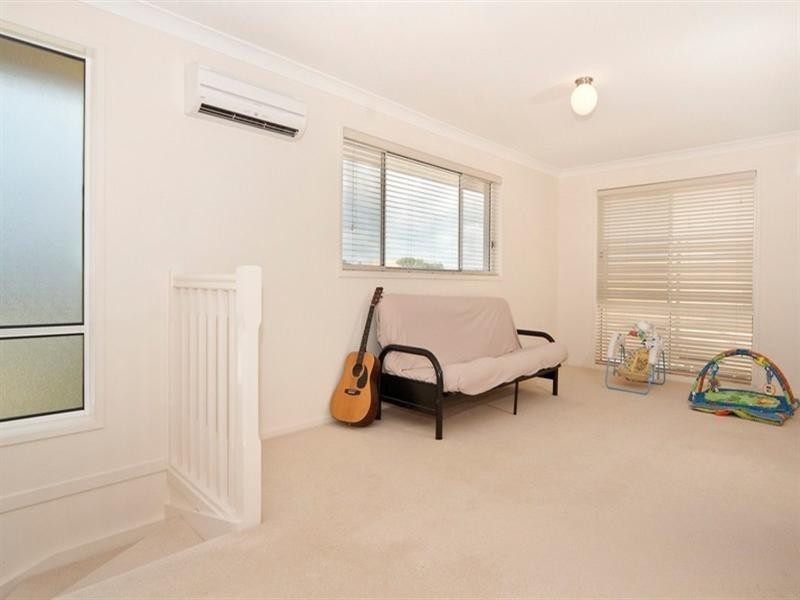 2/15 Liekefett Way, Little Mountain QLD 4551