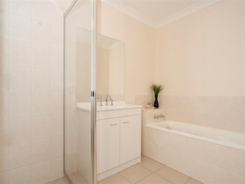 2/15 Liekefett Way, Little Mountain QLD 4551