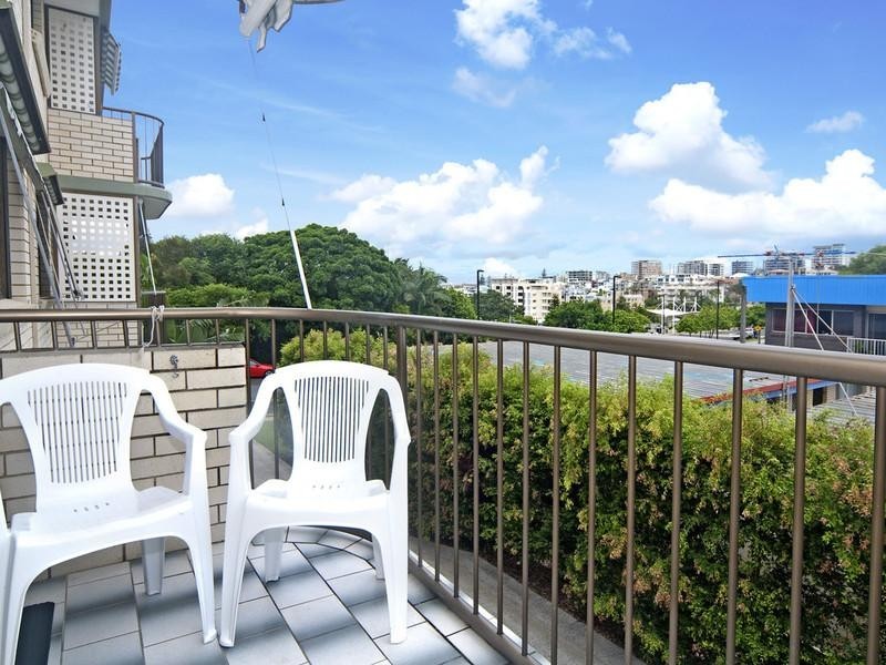 Unit 3 ‘Beachside Court’ 33a Burgess Street, Kings Beach QLD 4551