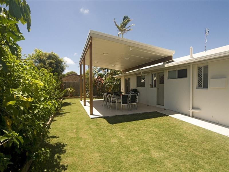 1 Coorabin Street, Warana QLD 4575