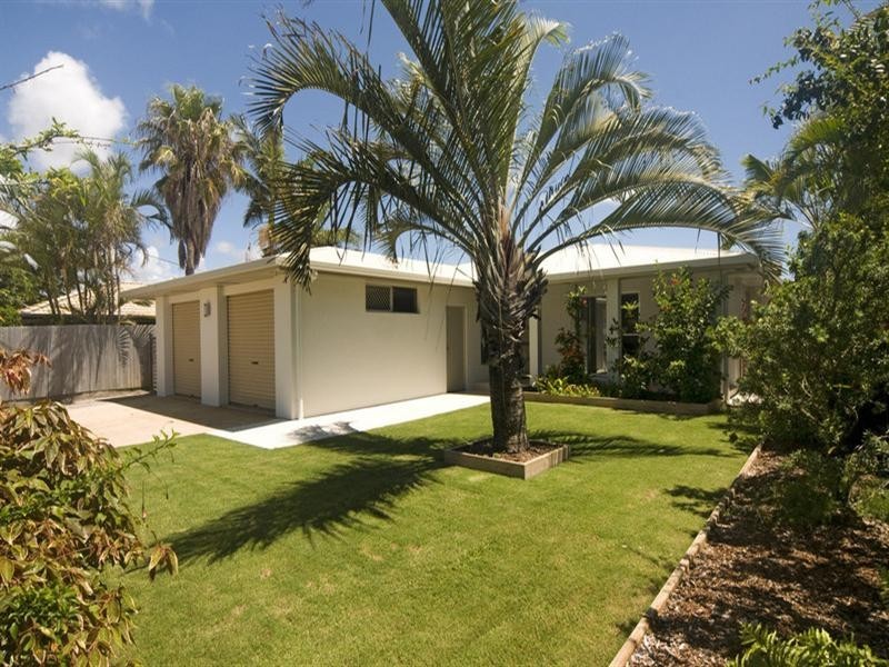 1 Coorabin Street, Warana QLD 4575